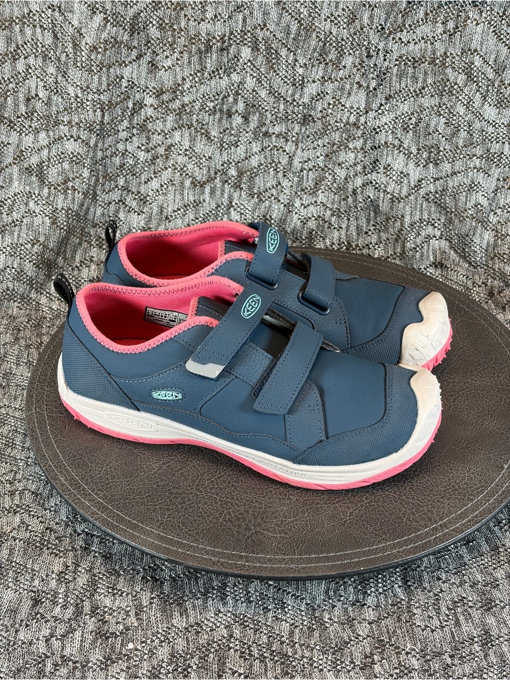 Keen Kids Speed Hound sneakers Youth size 7